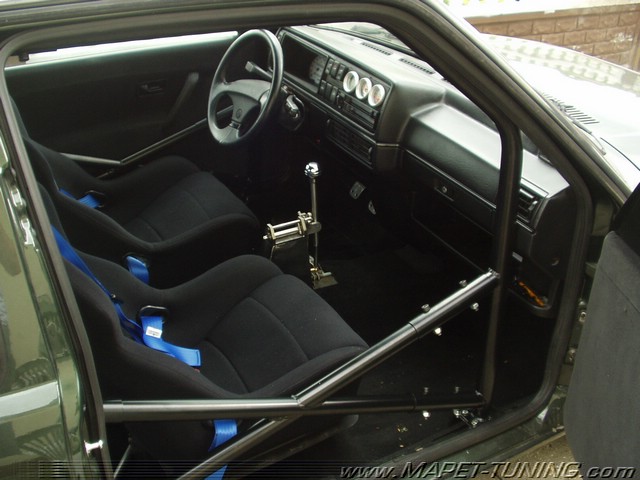 MK2G60_215.jpg